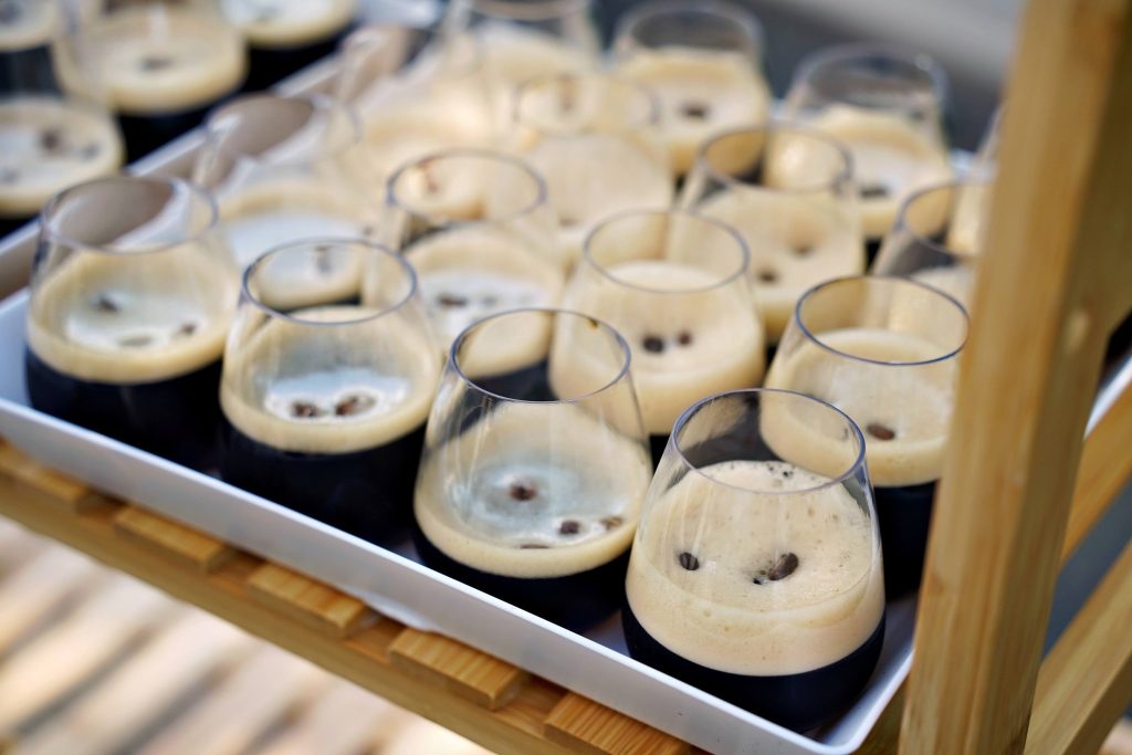 A tray of espresso martinis in stemless glasses.